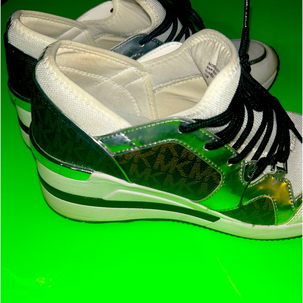 Used in good condition Michael Kors size 10